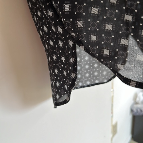 Lord & Taylor black and white sleeveless silk tunic - Picture 9 of 10